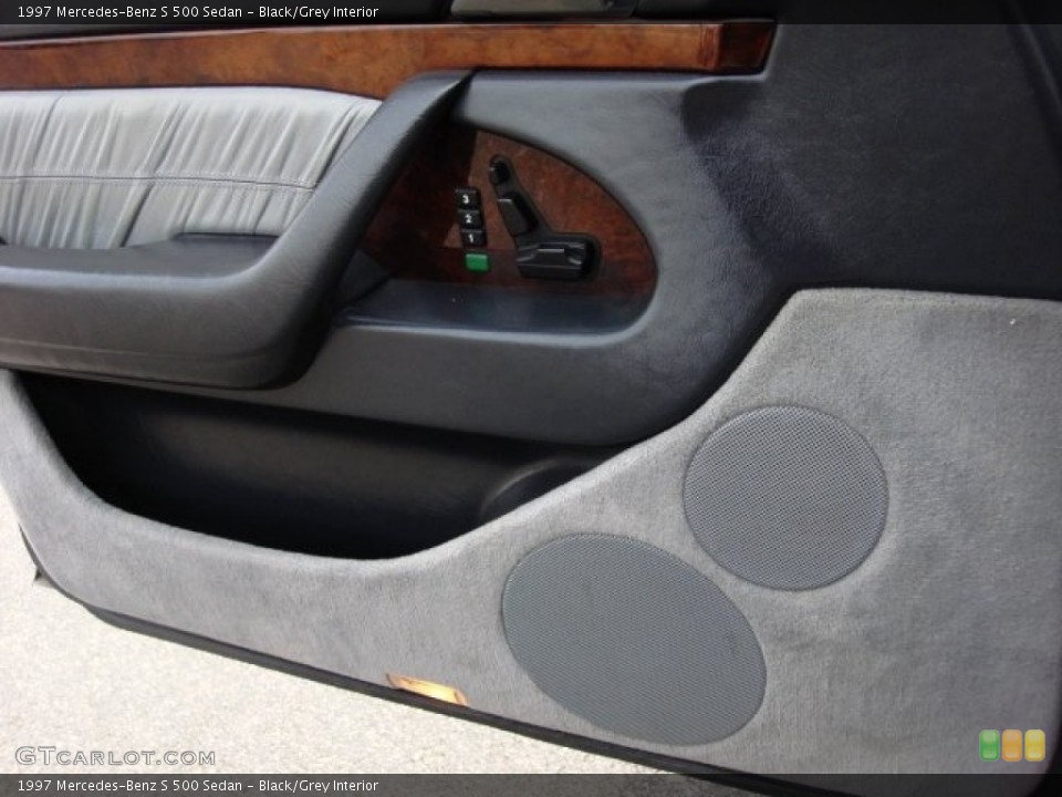 Black/Grey Interior Door Panel for the 1997 Mercedes-Benz S 500 Sedan #85516190