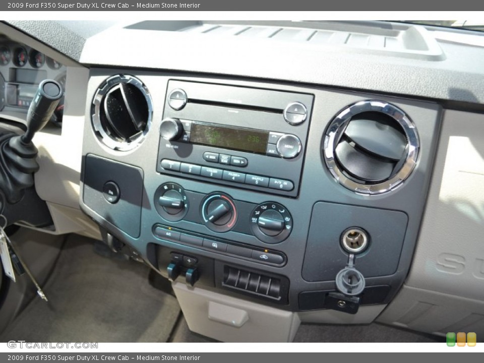 Medium Stone Interior Controls for the 2009 Ford F350 Super Duty XL Crew Cab #85548746