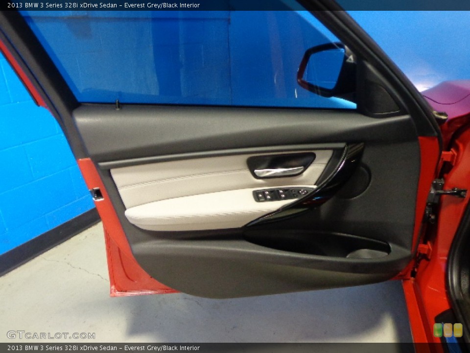 Everest Grey/Black Interior Door Panel for the 2013 BMW 3 Series 328i xDrive Sedan #85599001