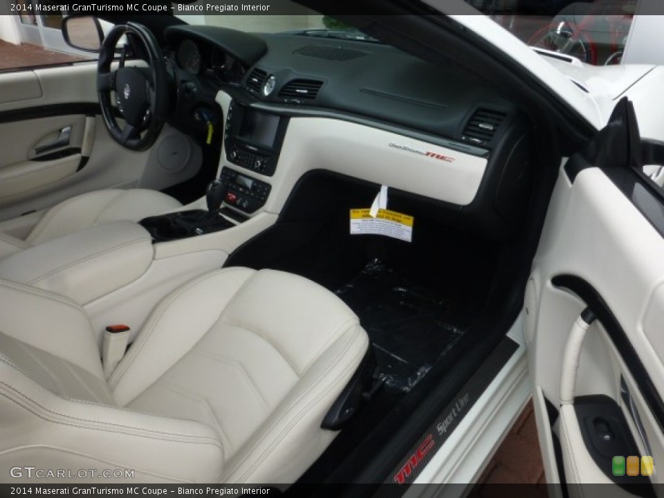 Bianco Pregiato Interior Dashboard for the 2014 Maserati GranTurismo MC Coupe #85630417