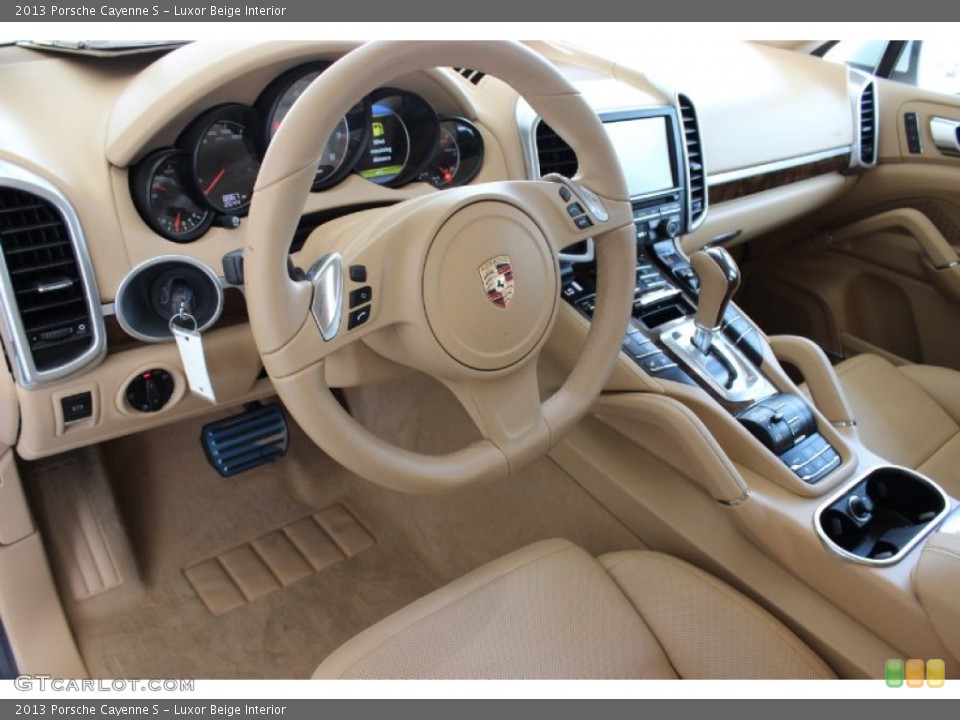 Luxor Beige 2013 Porsche Cayenne Interiors