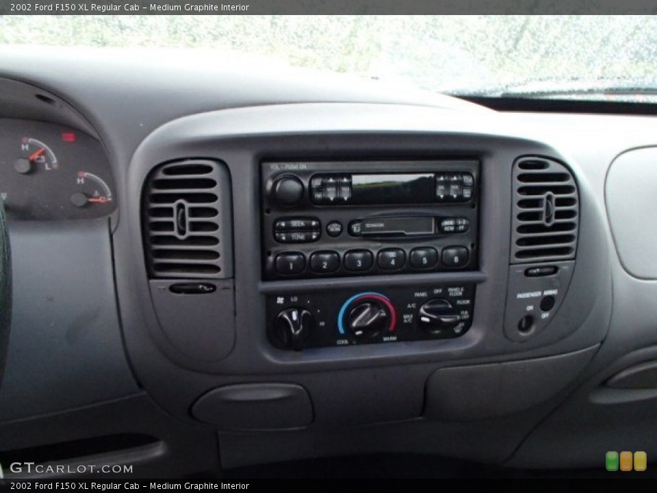 Medium Graphite Interior Controls for the 2002 Ford F150 XL Regular Cab #85731373