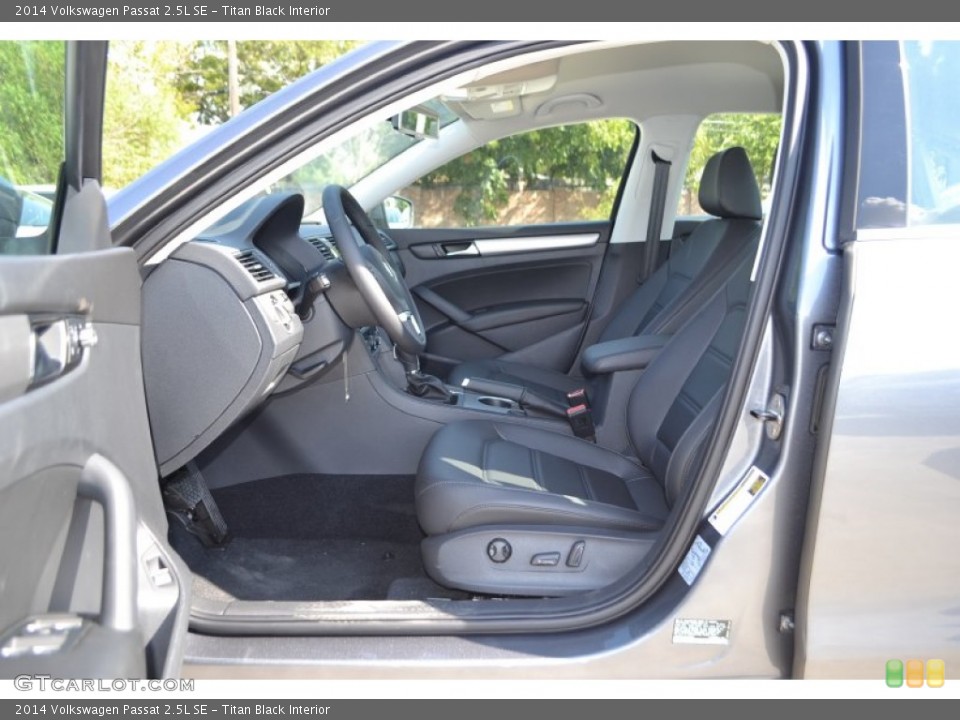Titan Black Interior Photo for the 2014 Volkswagen Passat 2.5L SE #85818202
