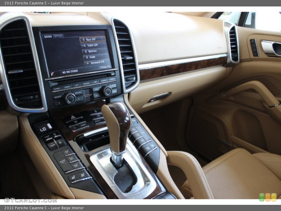 Luxor Beige Interior Dashboard for the 2013 Porsche Cayenne S #85836703