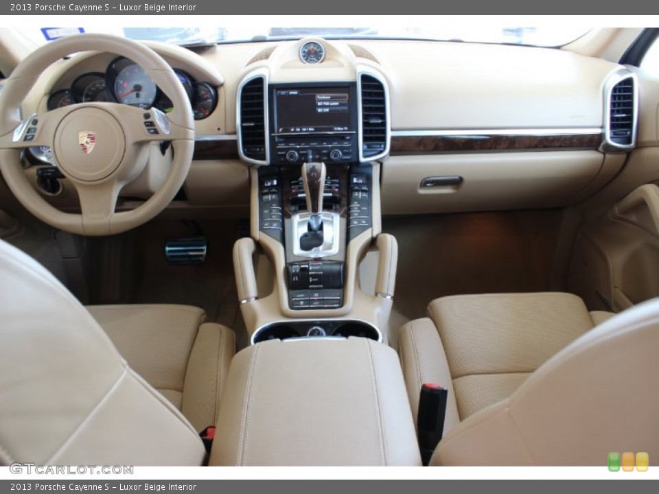 Luxor Beige Interior Dashboard for the 2013 Porsche Cayenne S #85837261