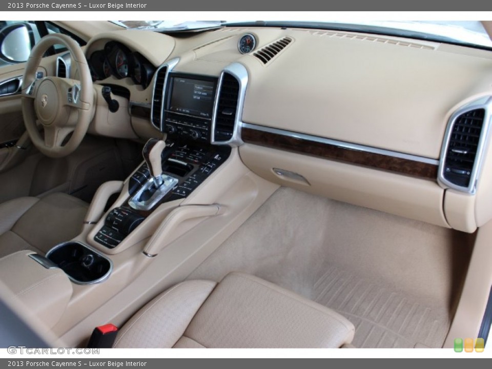 Luxor Beige Interior Dashboard for the 2013 Porsche Cayenne S #85837420