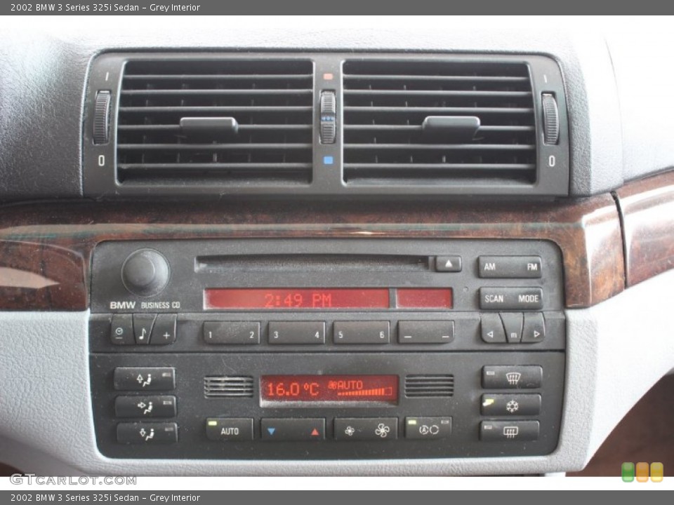 Grey Interior Controls for the 2002 BMW 3 Series 325i Sedan #85838872