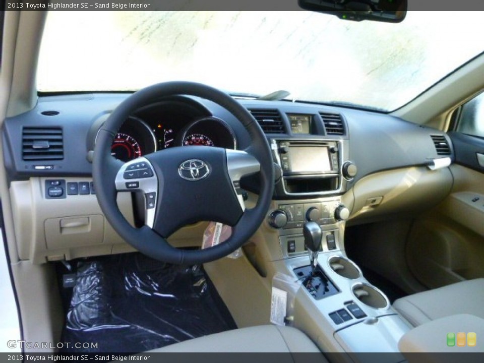 Sand Beige Interior Photo for the 2013 Toyota Highlander SE #85870718