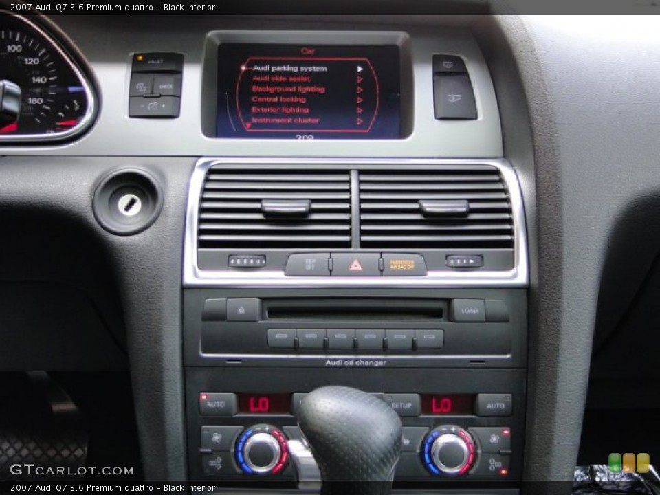 Black Interior Controls for the 2007 Audi Q7 3.6 Premium quattro #85886977