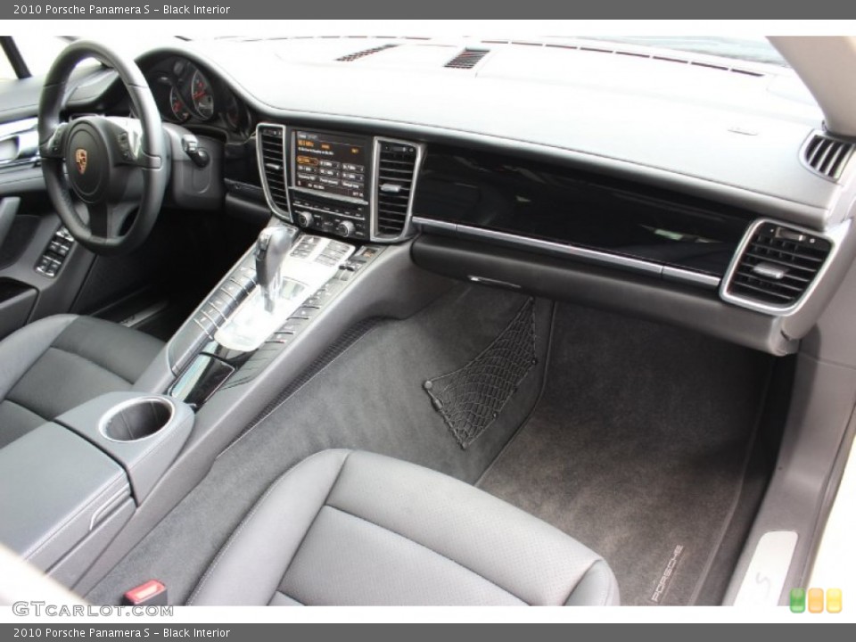 Black Interior Dashboard for the 2010 Porsche Panamera S #85900337