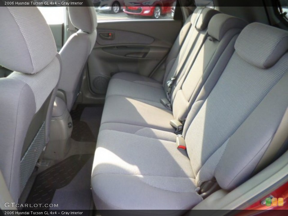 Gray Interior Rear Seat for the 2006 Hyundai Tucson GL 4x4 #86009066