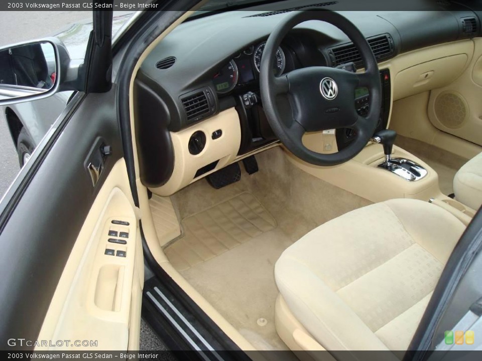 Beige Interior Photo for the 2003 Volkswagen Passat GLS Sedan #8600984