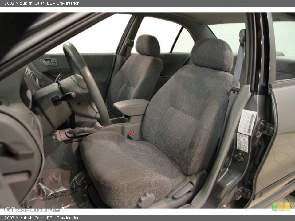 Gray Interior Photo for the 2003 Mitsubishi Galant DE #86041902