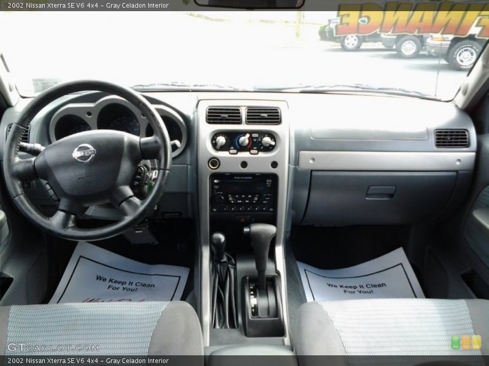 Gray Celadon Interior Photo for the 2002 Nissan Xterra SE V6 4x4 #86090416