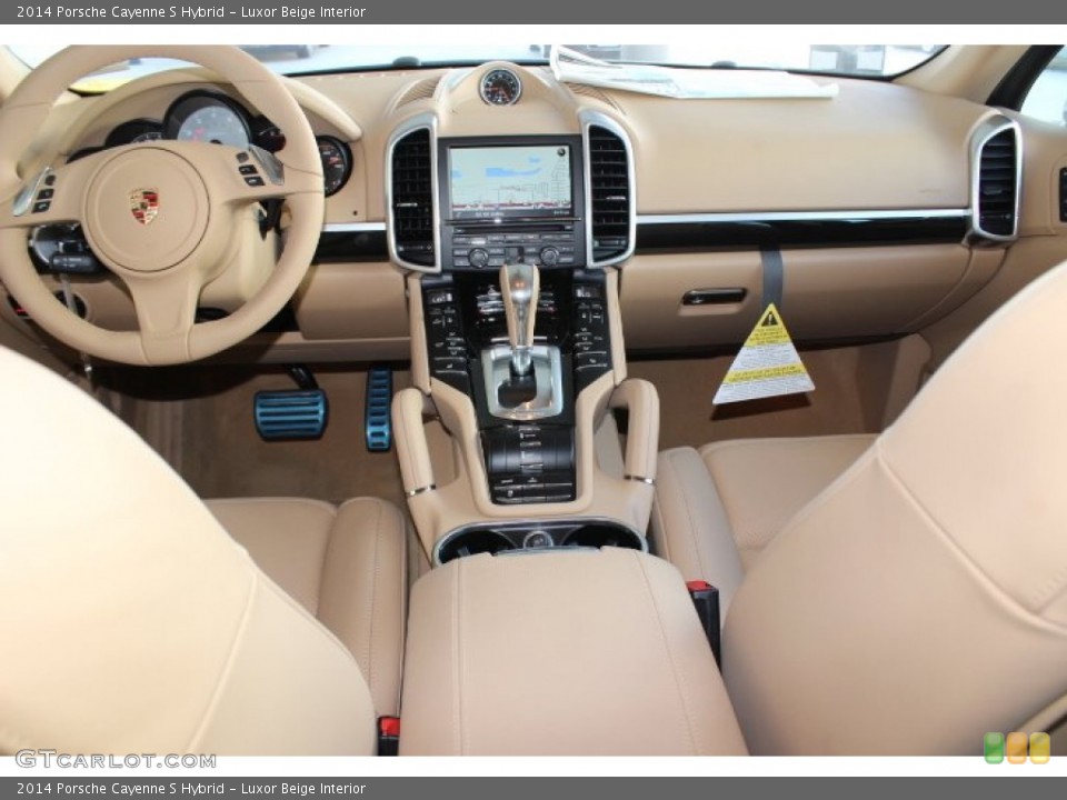 Luxor Beige Interior Dashboard for the 2014 Porsche Cayenne S Hybrid #86093230