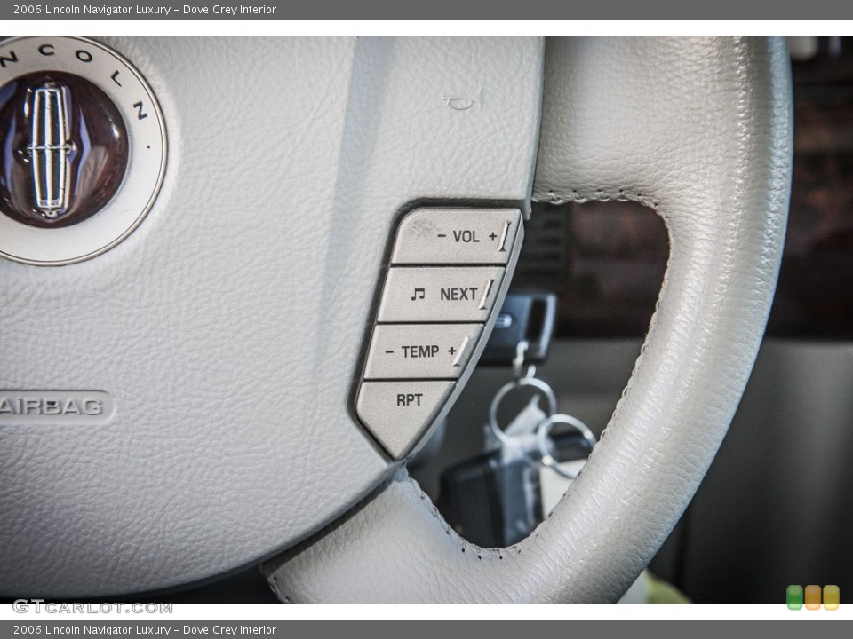Dove Grey Interior Controls for the 2006 Lincoln Navigator Luxury #86128002