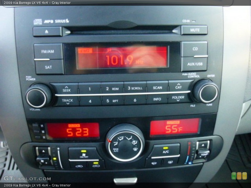Gray Interior Controls for the 2009 Kia Borrego LX V6 4x4 #86129538