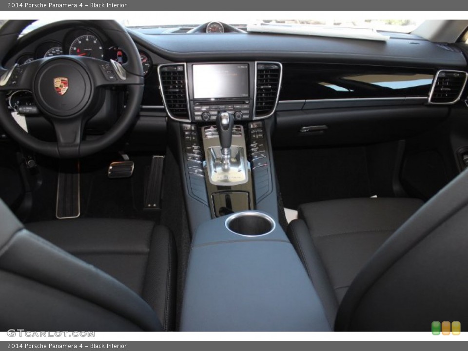 Black Interior Dashboard for the 2014 Porsche Panamera 4 #86130072