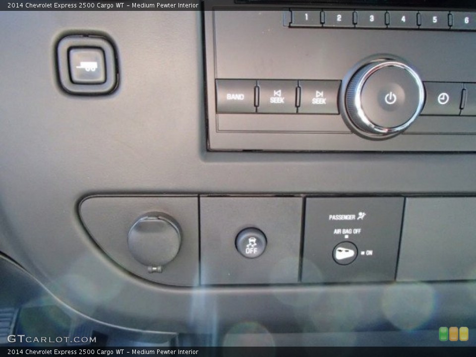 Medium Pewter Interior Controls for the 2014 Chevrolet Express 2500 Cargo WT #86177531