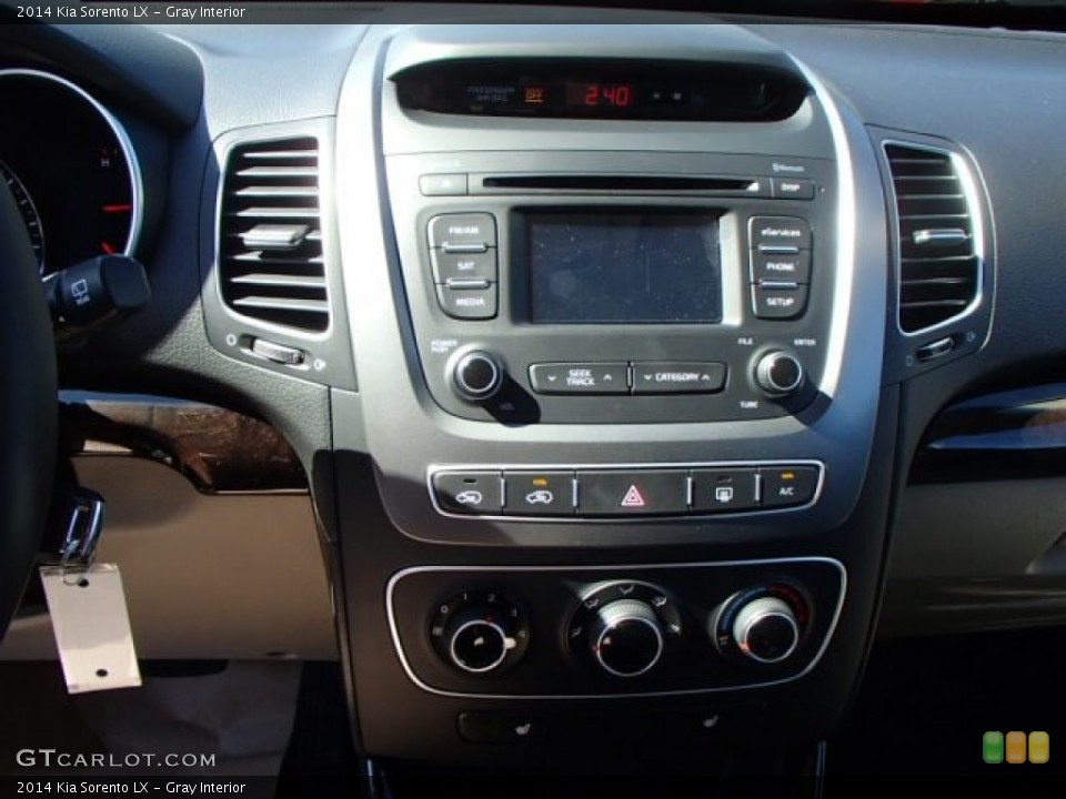 Gray Interior Controls for the 2014 Kia Sorento LX #86178422