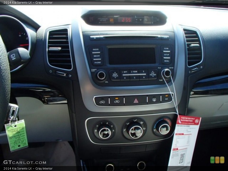 Gray Interior Controls for the 2014 Kia Sorento LX #86178872
