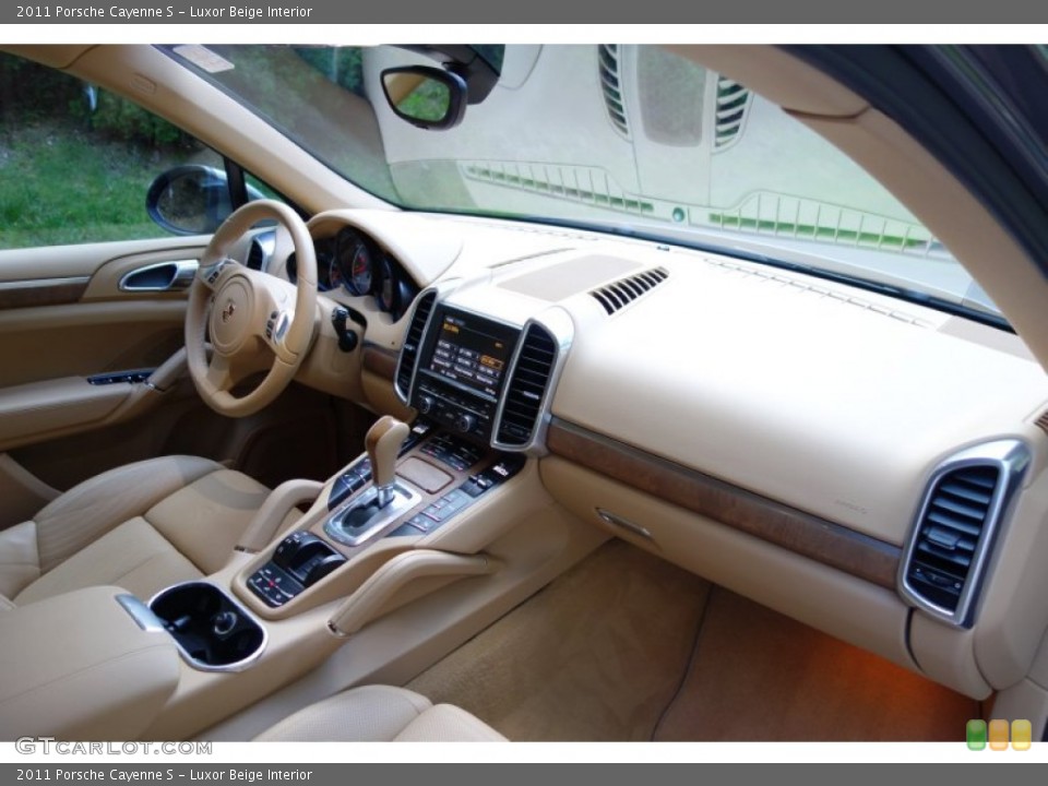 Luxor Beige Interior Dashboard for the 2011 Porsche Cayenne S #86195498