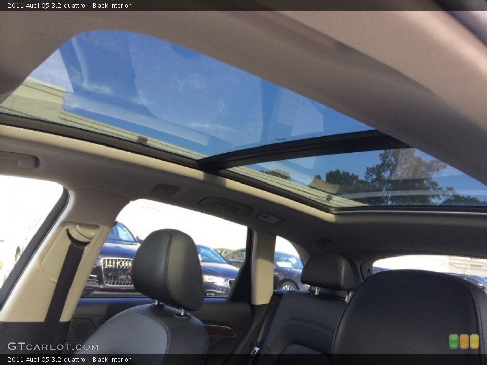 Black Interior Sunroof for the 2011 Audi Q5 3.2 quattro #86202611