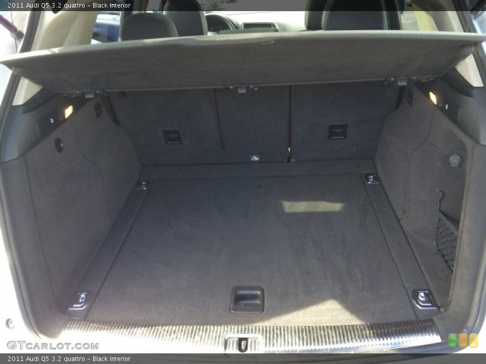 Black Interior Trunk for the 2011 Audi Q5 3.2 quattro #86202764