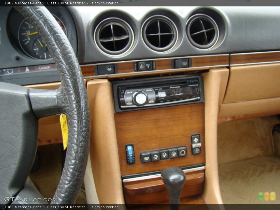 Palomino Interior Controls for the 1982 Mercedes-Benz SL Class 380 SL Roadster #86235944