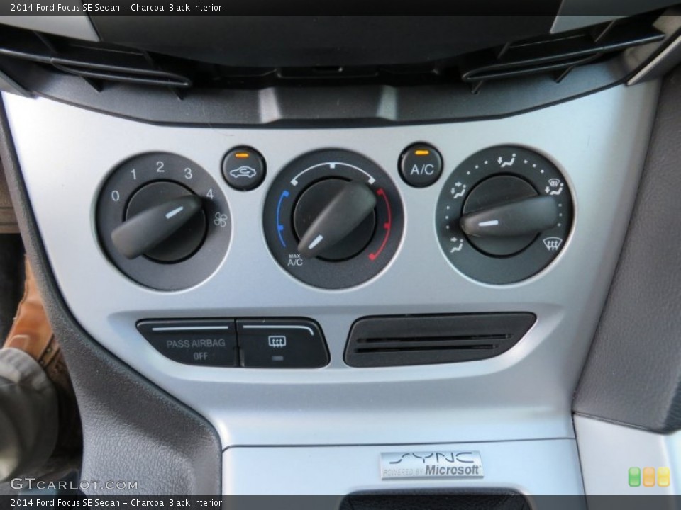 Charcoal Black Interior Controls for the 2014 Ford Focus SE Sedan #86239292