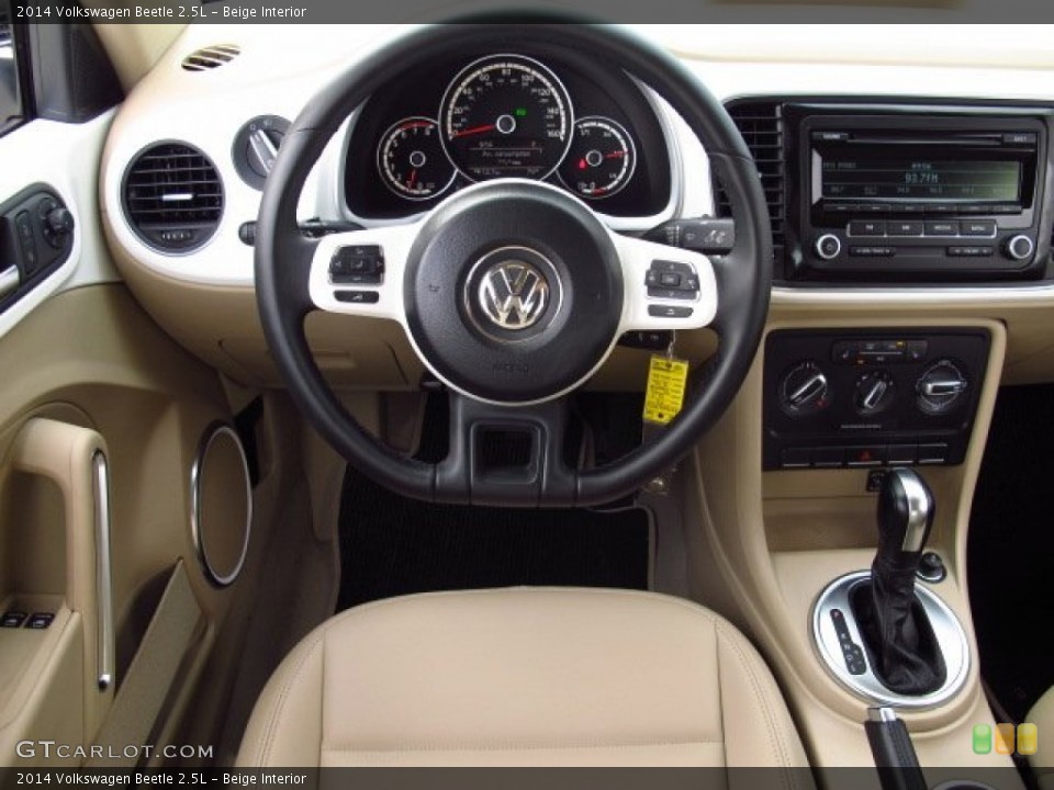 Beige Interior Dashboard for the 2014 Volkswagen Beetle 2.5L #86312439