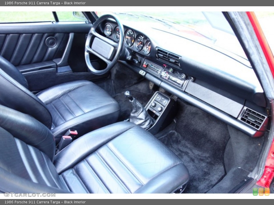 Black Interior Dashboard for the 1986 Porsche 911 Carrera Targa #86339752