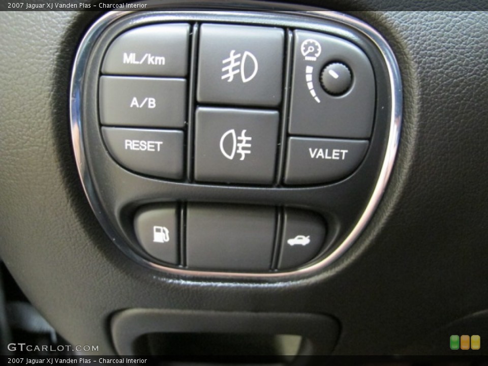 Charcoal Interior Controls for the 2007 Jaguar XJ Vanden Plas #86373519