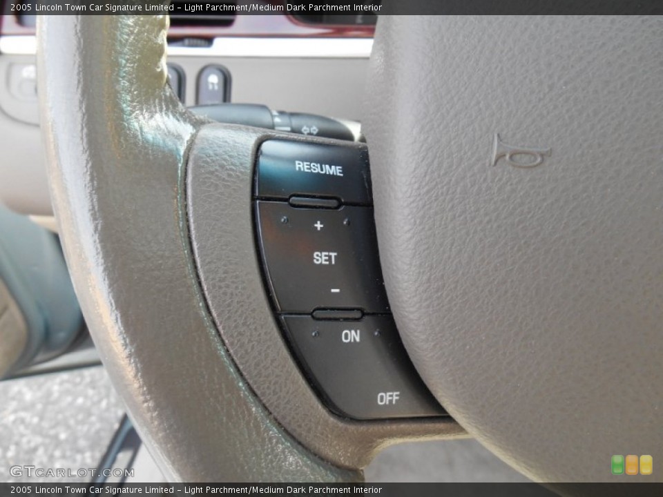 Light Parchment/Medium Dark Parchment Interior Controls for the 2005 Lincoln Town Car Signature Limited #86424329