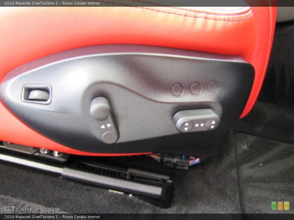 Rosso Corallo Interior Controls for the 2010 Maserati GranTurismo S #86473530