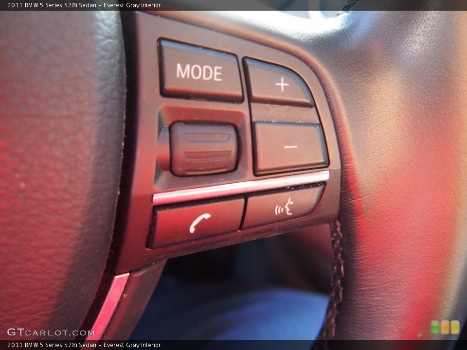 Everest Gray Interior Controls for the 2011 BMW 5 Series 528i Sedan #86513377
