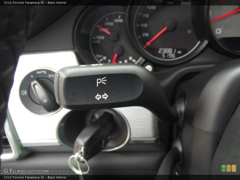 Black Interior Controls for the 2010 Porsche Panamera 4S #86516932