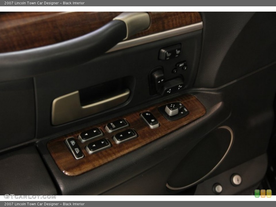 Black Interior Controls for the 2007 Lincoln Town Car Designer #86641789