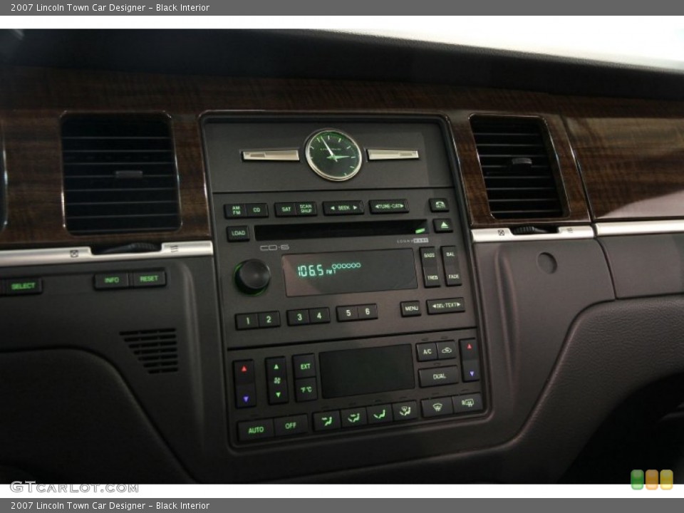 Black Interior Controls for the 2007 Lincoln Town Car Designer #86641894