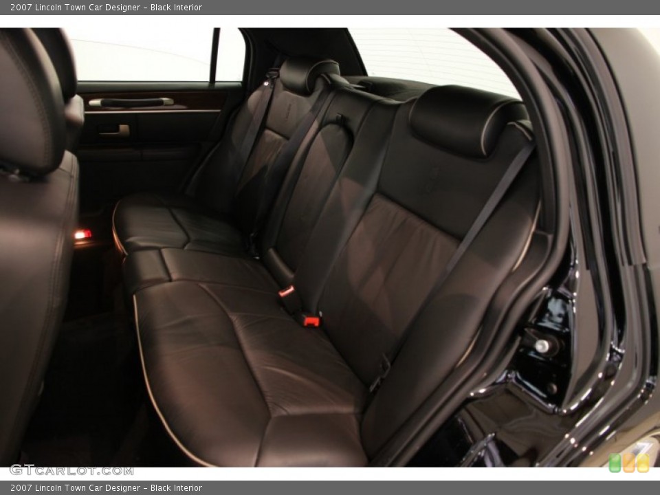 Black Interior Rear Seat for the 2007 Lincoln Town Car Designer #86641963