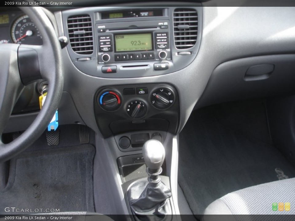 Gray Interior Controls for the 2009 Kia Rio LX Sedan #86658436