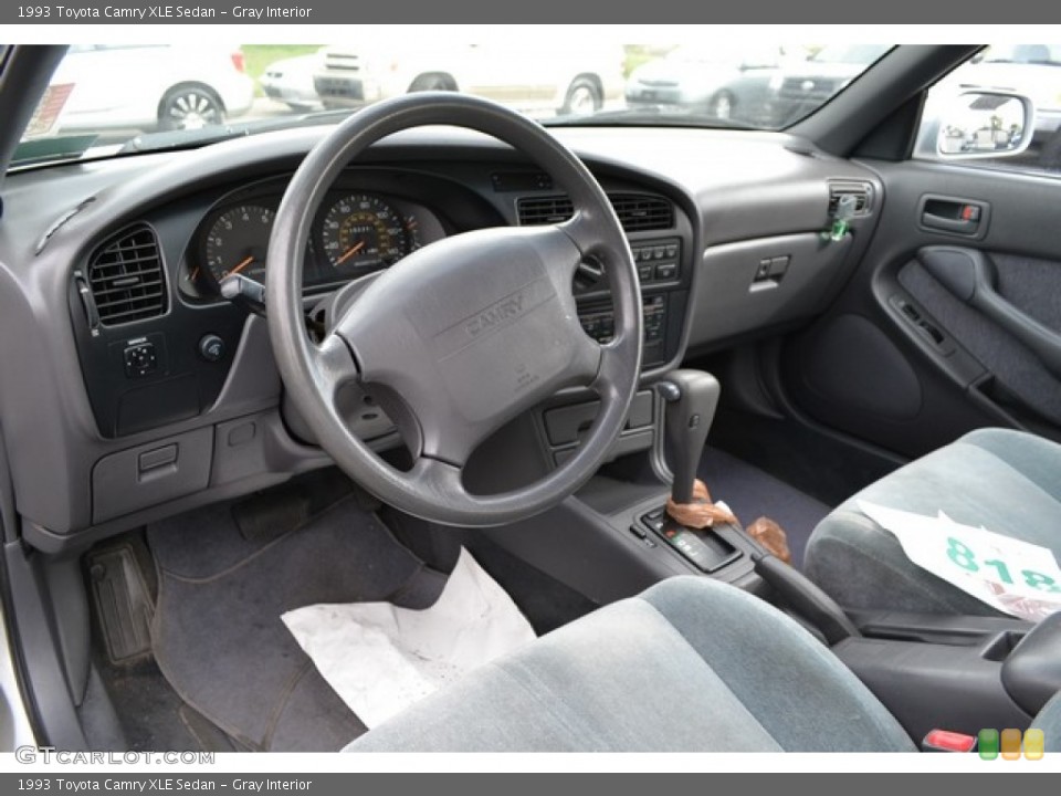 Gray Interior Photo for the 1993 Toyota Camry XLE Sedan #86668120