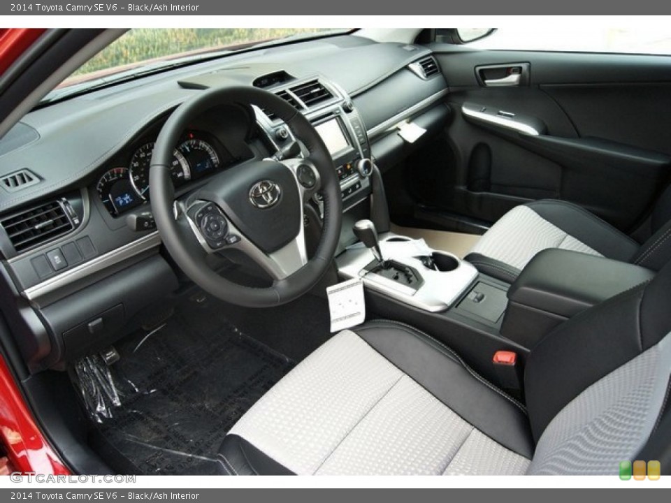 Black/Ash Interior Photo for the 2014 Toyota Camry SE V6 #86668936