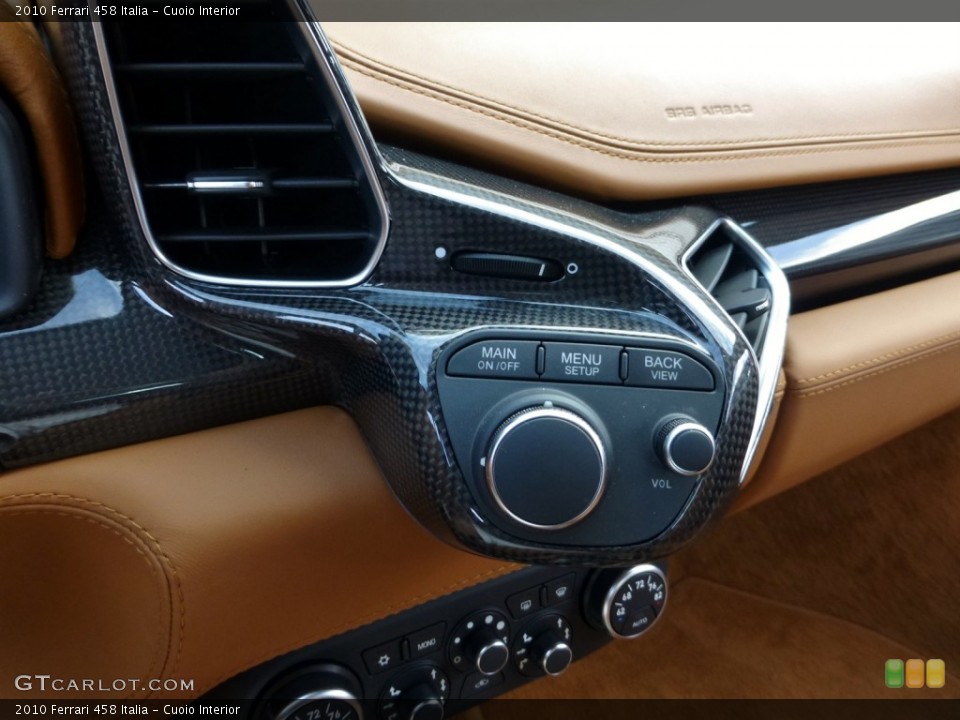 Cuoio Interior Controls for the 2010 Ferrari 458 Italia #86721585