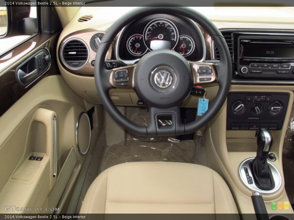 Beige Interior Dashboard for the 2014 Volkswagen Beetle 2.5L #86769747
