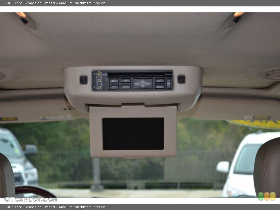 Medium Parchment Interior Entertainment System for the 2005 Ford Expedition Limited #86816432
