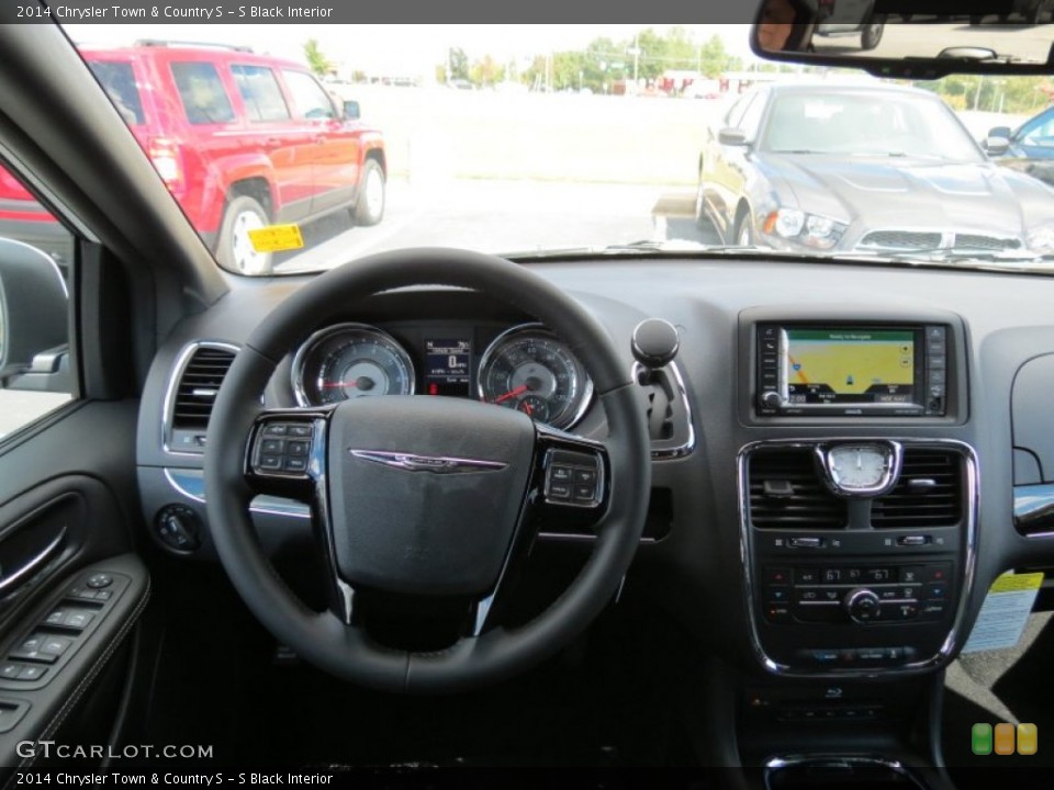 S Black Interior Dashboard for the 2014 Chrysler Town & Country S #86833415