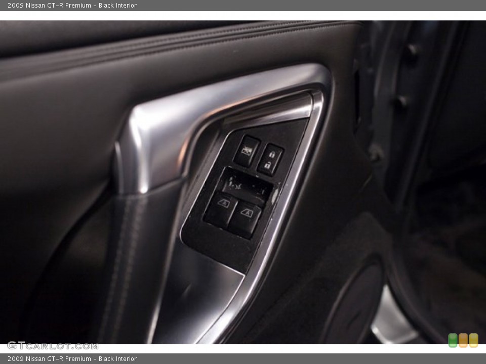 Black Interior Controls for the 2009 Nissan GT-R Premium #86838200