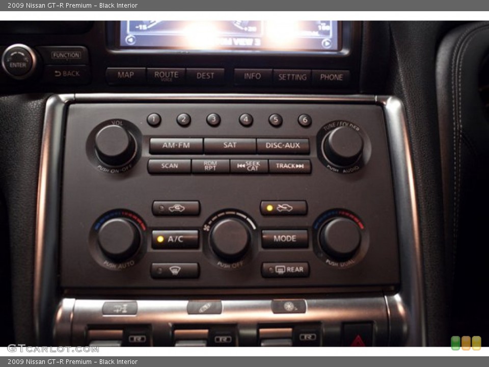 Black Interior Controls for the 2009 Nissan GT-R Premium #86838656