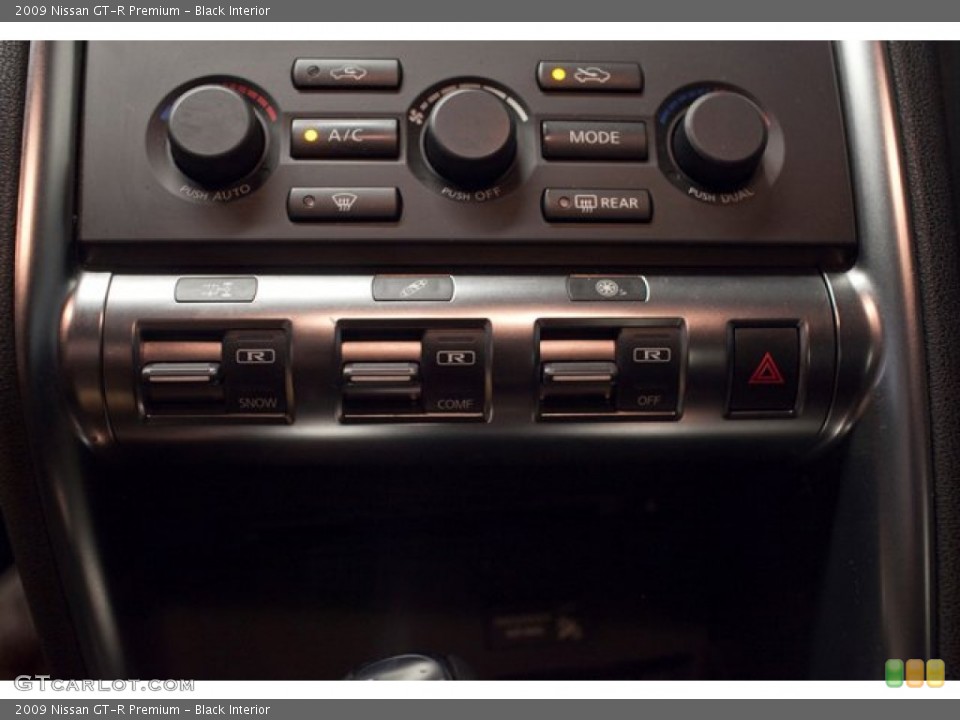 Black Interior Controls for the 2009 Nissan GT-R Premium #86838671